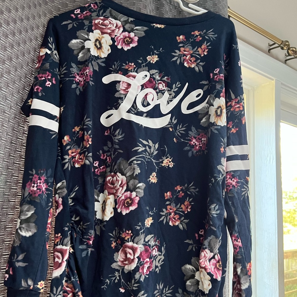 Maternity floral sweatshirt!!